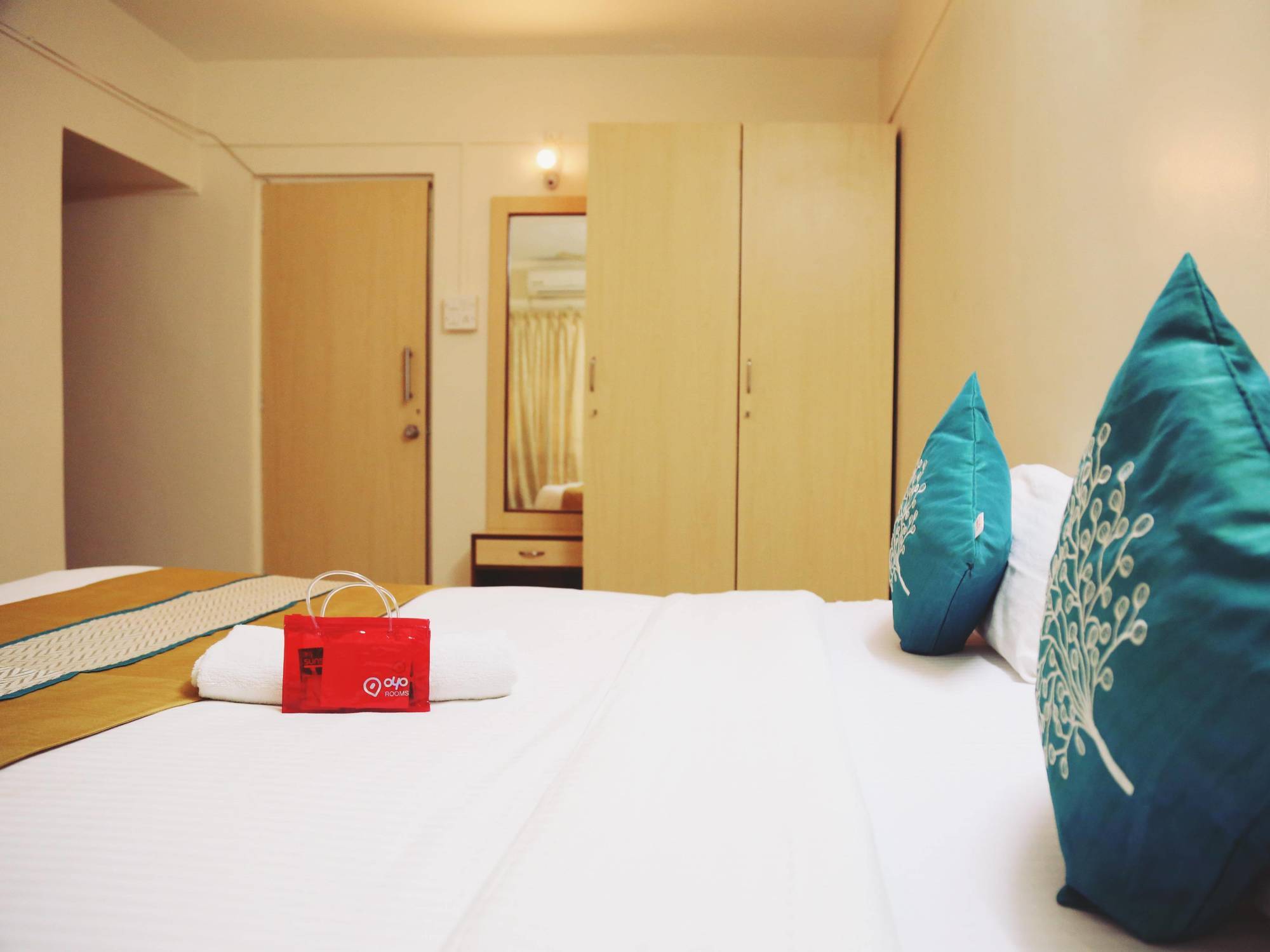 Oyo 946 Royce Studio Apartments Pune Eksteriør billede